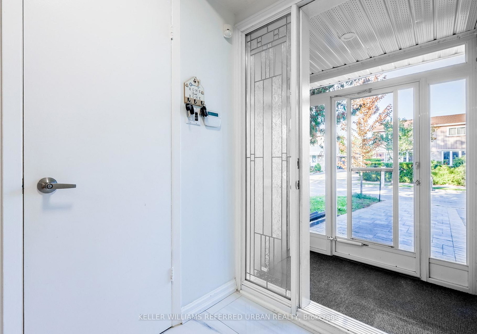 84-lowry-square-scarborough-ontario-e12466367