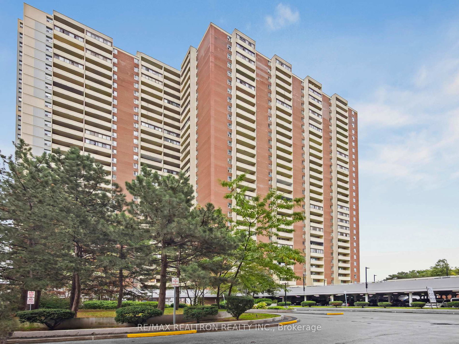 5-massey-square-east-york-ontario-e12466586