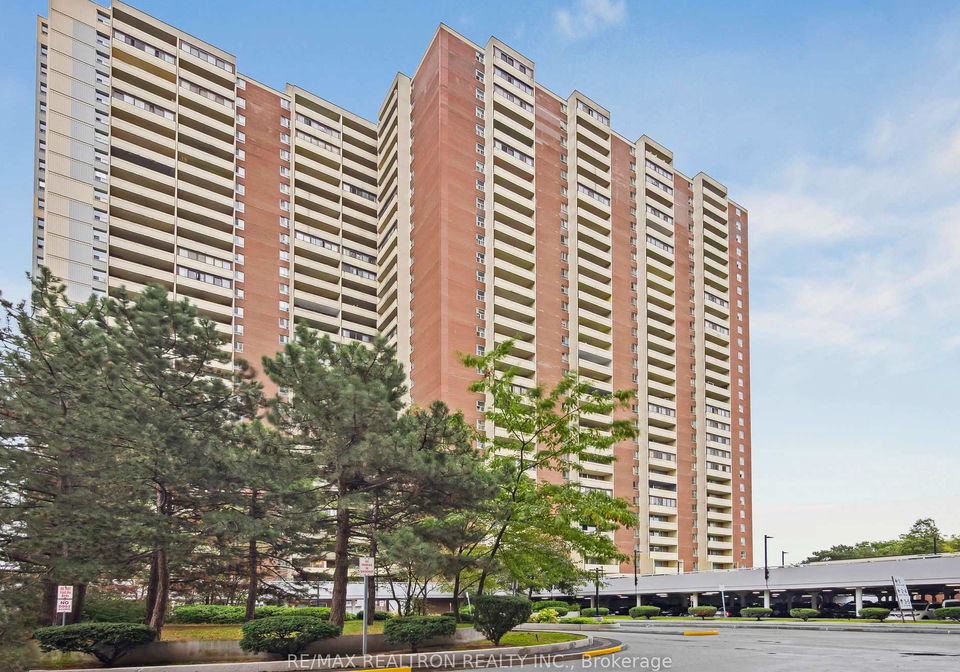 5-massey-square-east-york-ontario-e12466586