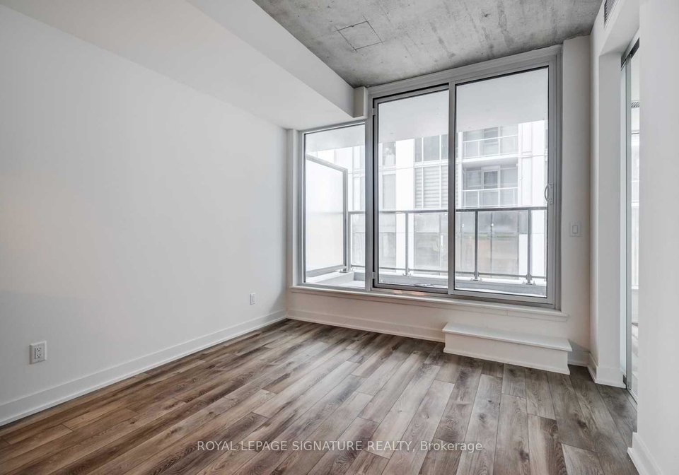 30-baseball-place-toronto-ontario-e12466748