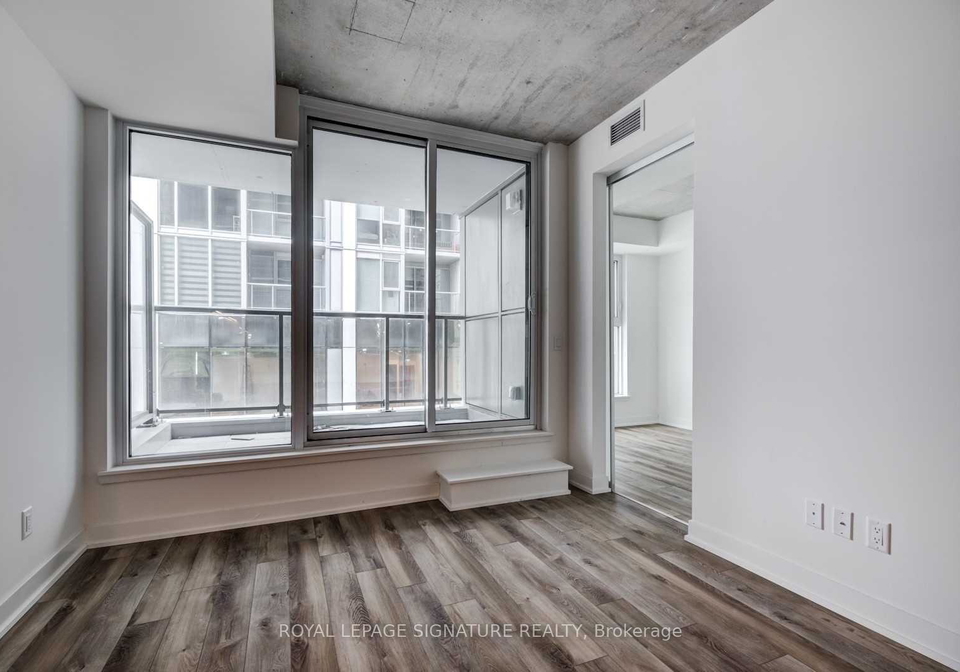 30-baseball-place-toronto-ontario-e12466748