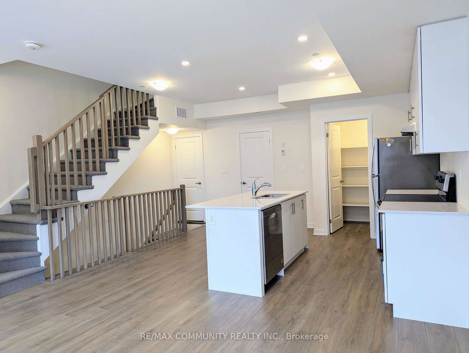 755-omega-drive-n-pickering-ontario-e12466817