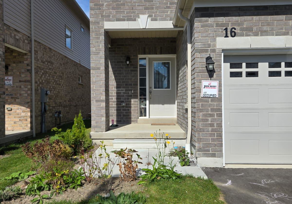 16-denny-street-ajax-ontario-e12467206