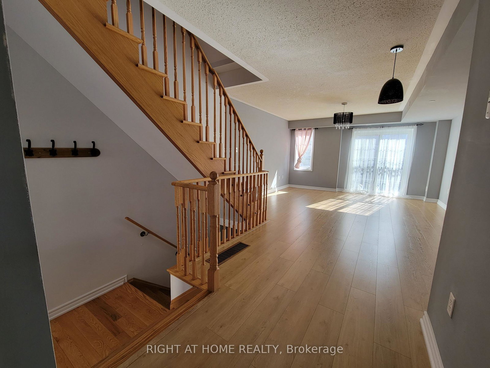 48-filly-path-oshawa-ontario-e12467438