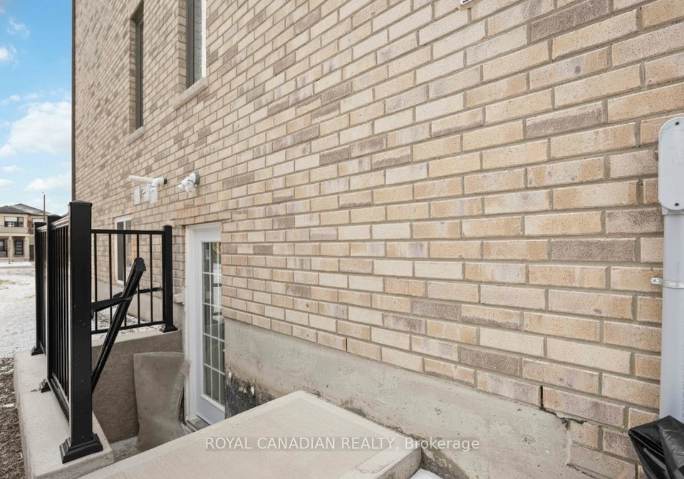 3-broden-crescent-whitby-ontario-e12468436