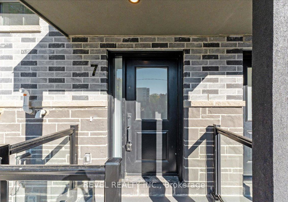 200-railway-engine-house-way-whitby-ontario-e12469780