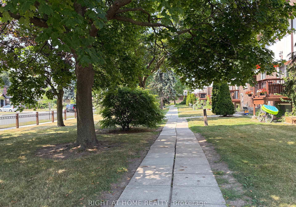 2-white-abbey-park-scarborough-ontario-e12469988