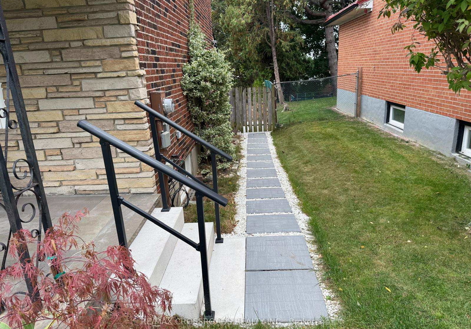 6-logstone-crescent-scarborough-ontario-e12471491