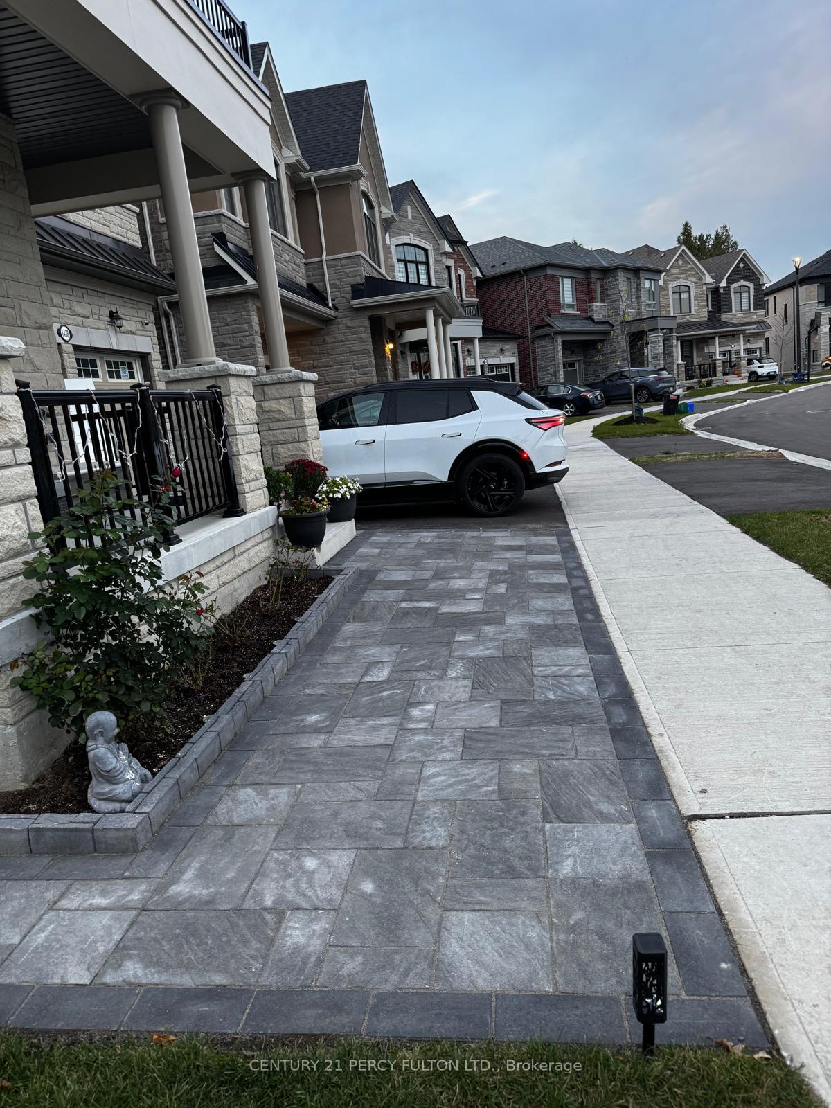 1438-mockingbird-square-pickering-ontario-e12472385