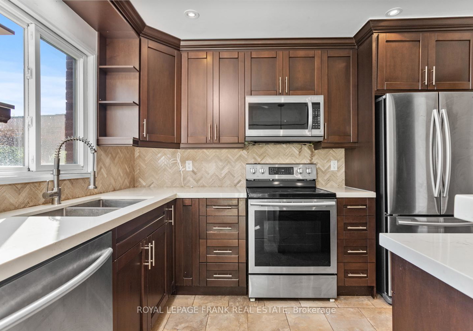 35-fernbank-place-whitby-ontario-e12472703