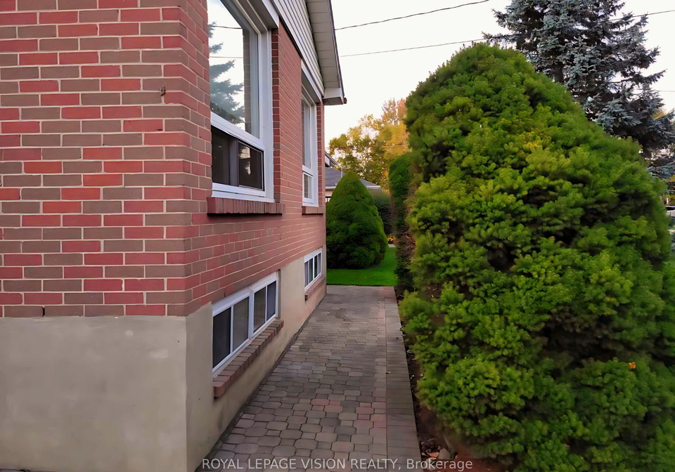 696-victory-drive-pickering-ontario-e12477549
