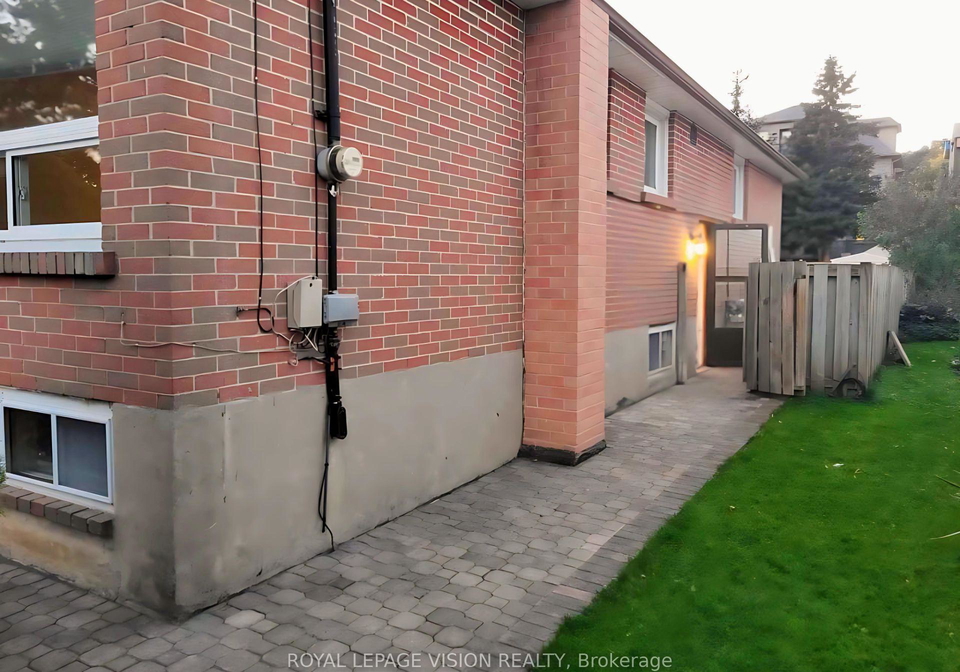 696-victory-drive-pickering-ontario-e12477549