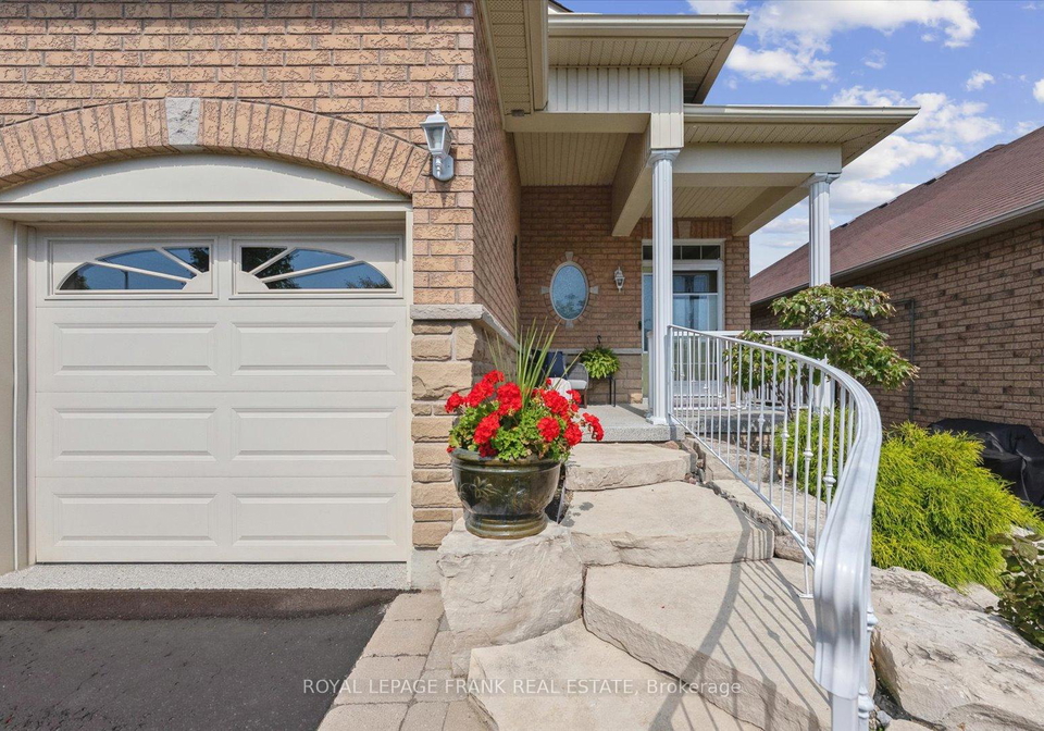 10-bingham-gate-clarington-ontario-e12477844