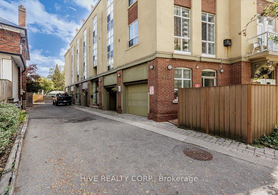 957-broadview-avenue-east-york-ontario-e12479660