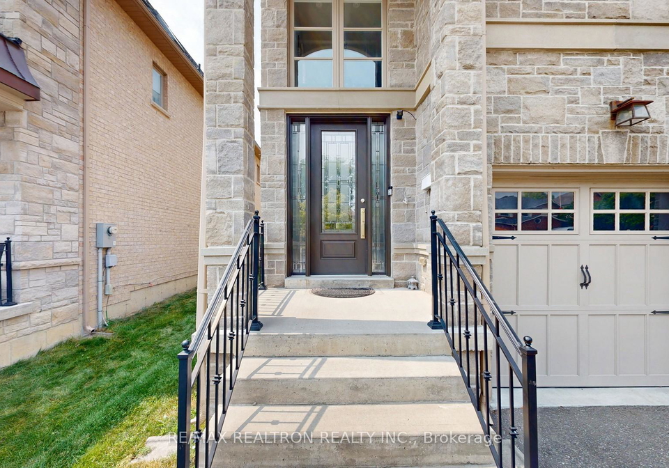 746a-stonepath-circle-pickering-ontario-e12481514