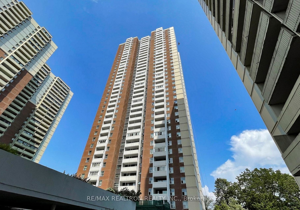 3-massey-square-east-york-ontario-e12481741