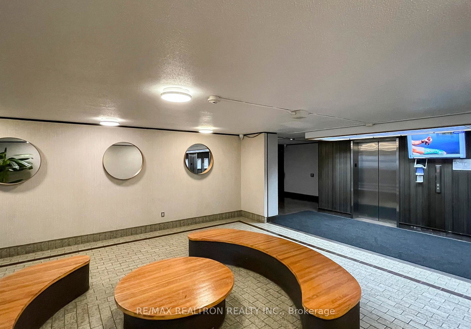 3-massey-square-east-york-ontario-e12481741