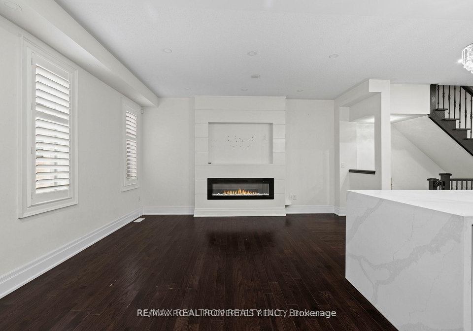 7-quarrie-lane-ajax-ontario-e12482881