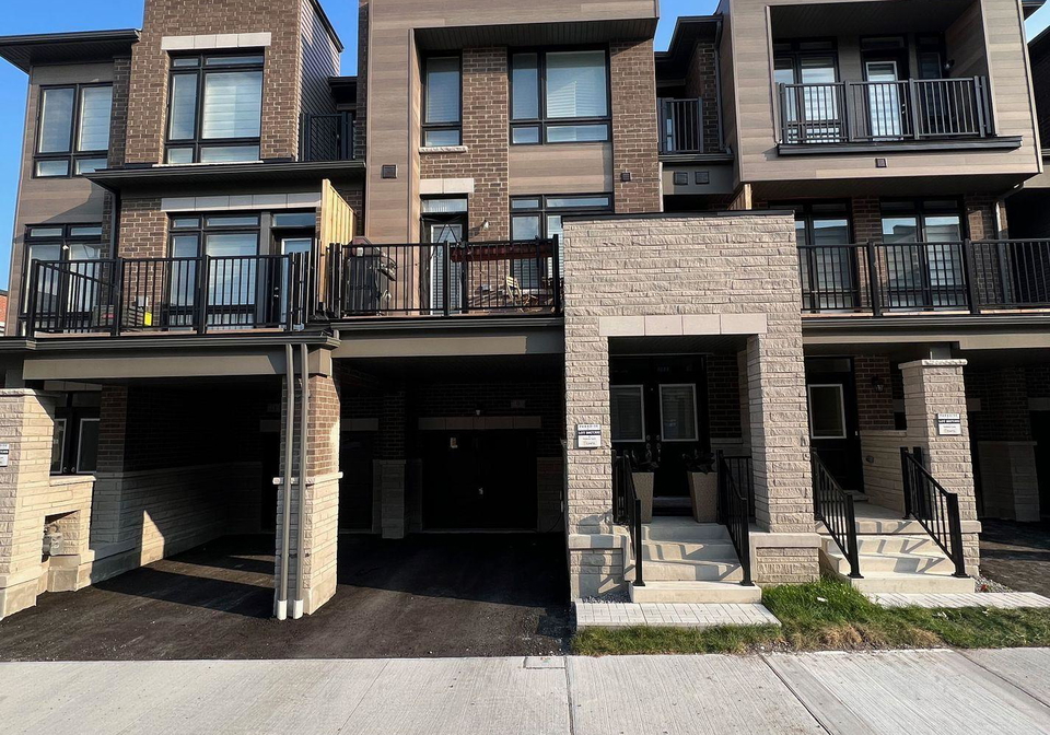9-dallotto-lane-ajax-ontario-e12483011