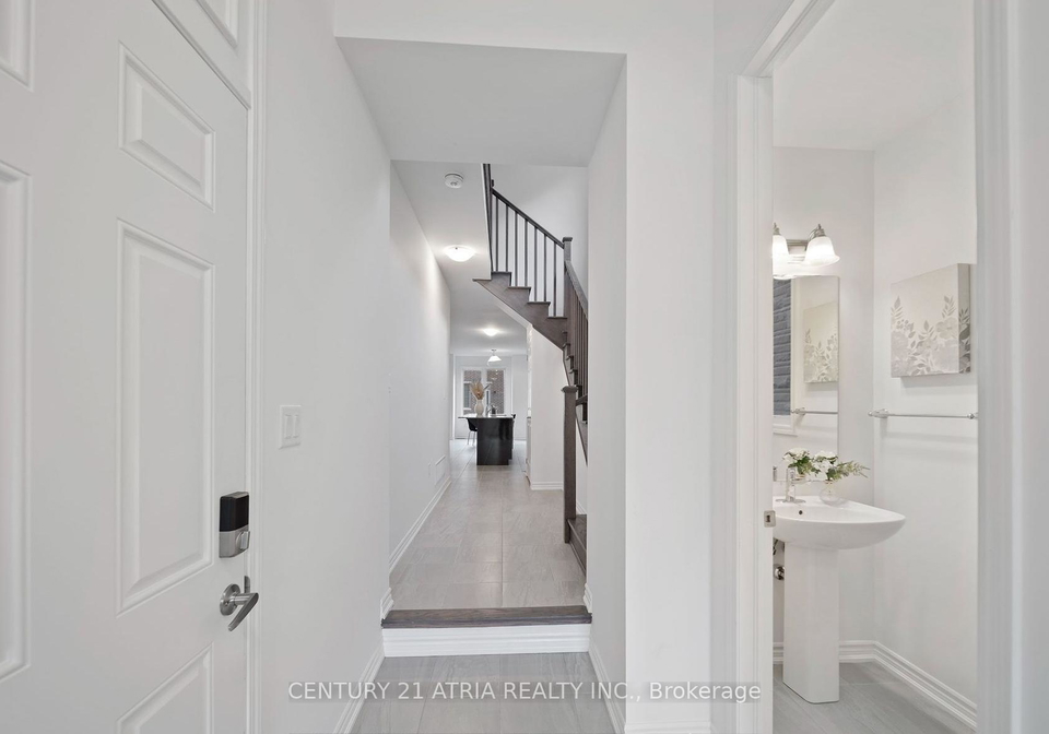 1408-mockingbird-square-pickering-ontario-e12483681