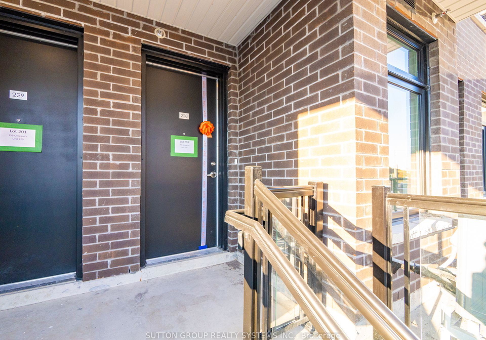 755-omega-drive-pickering-ontario-e12485960