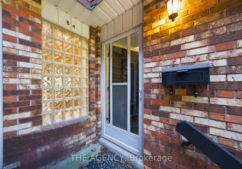 8a-maryland-boulevard-east-york-ontario-e12487856