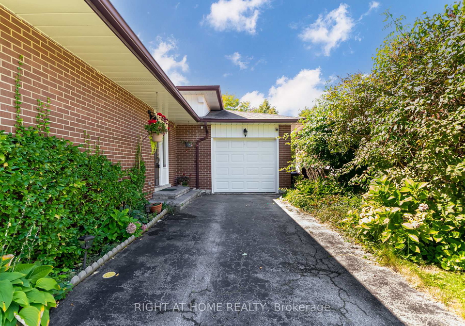 22-rainier-square-scarborough-ontario-e12488662