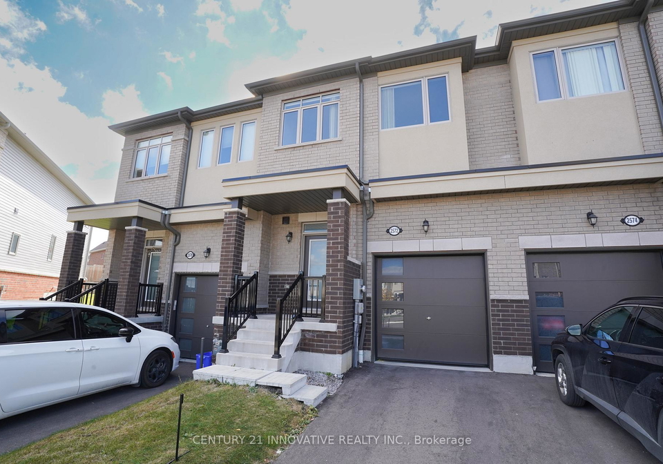2572-winter-words-drive-oshawa-ontario-e12491514