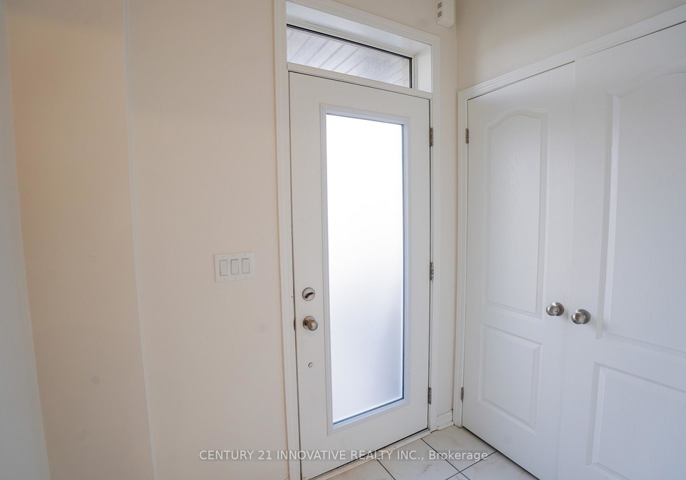 2572-winter-words-drive-oshawa-ontario-e12491514