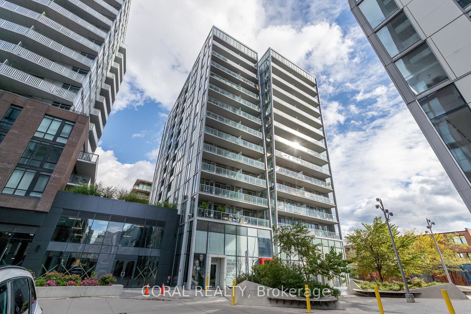25-baseball-place-toronto-ontario-e12491770