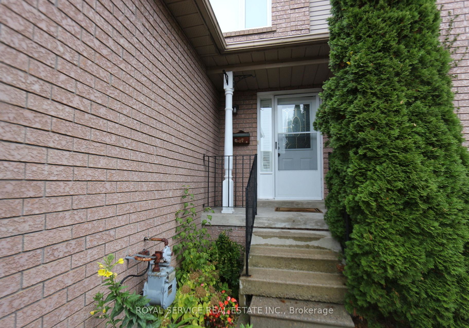 35-landerville-lane-clarington-ontario-e12493764