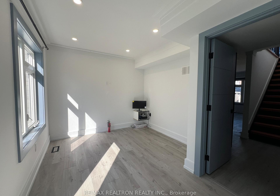 347-main-street-toronto-ontario-e12498342