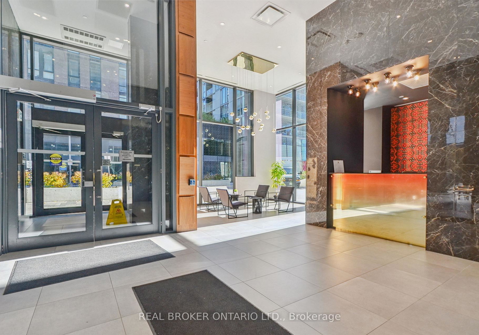 30-baseball-place-toronto-ontario-e12513214