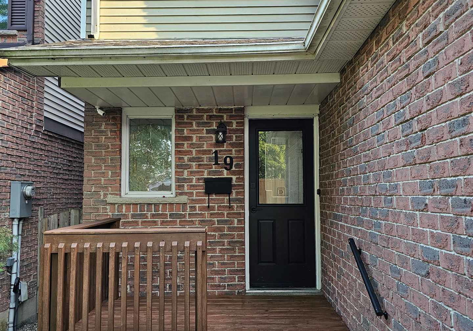 19-greenfield-crescent-whitby-ontario-e12513322