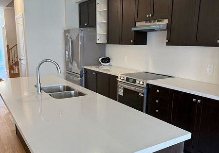 2980-gatestone-path-pickering-ontario-e12525802