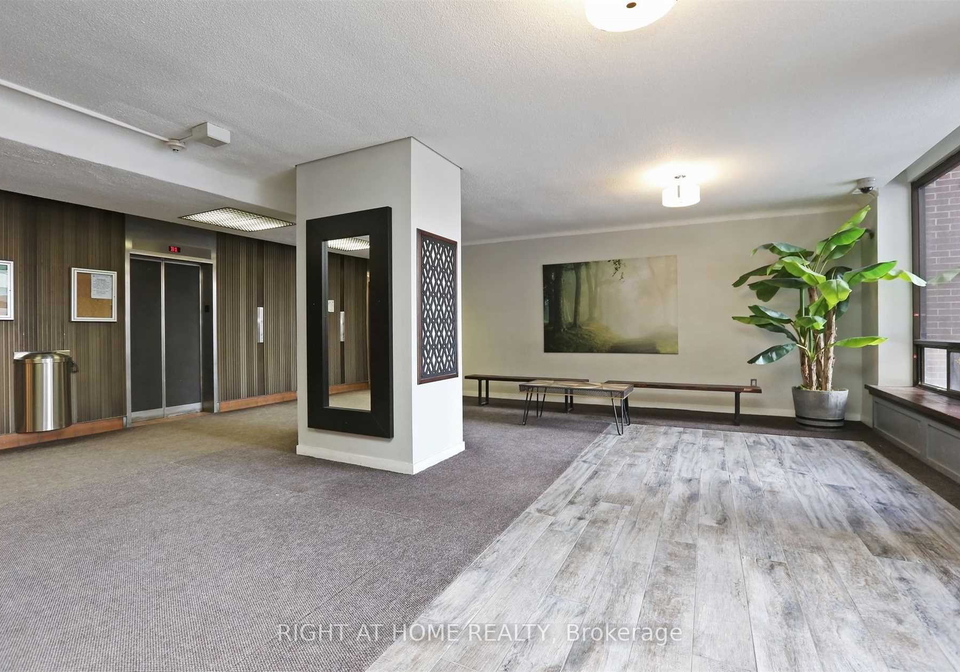 5-massey-square-east-york-ontario-e12526952