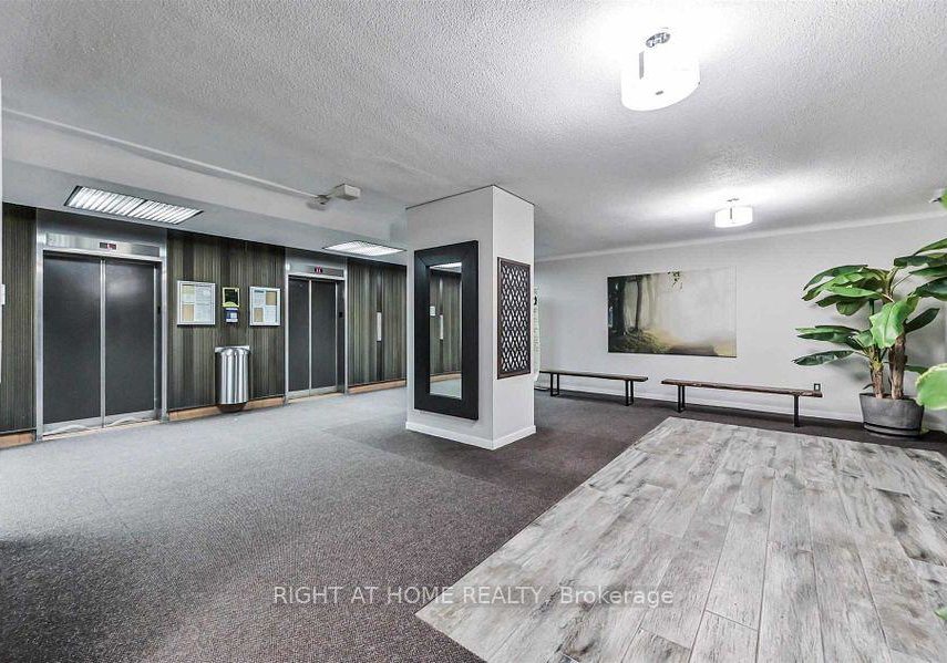 5-massey-square-east-york-ontario-e12526952
