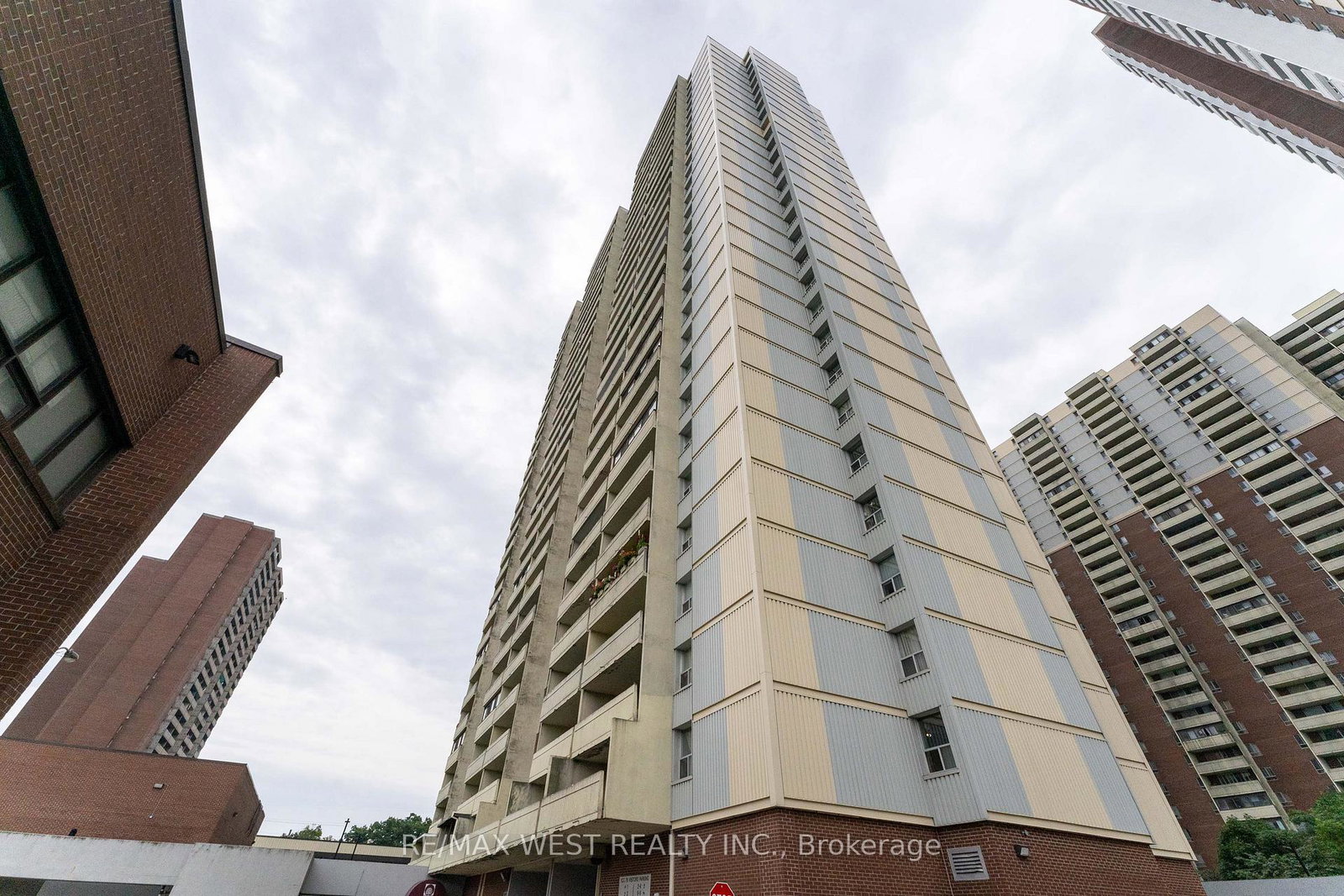 5-massey-square-east-york-ontario-e12527554