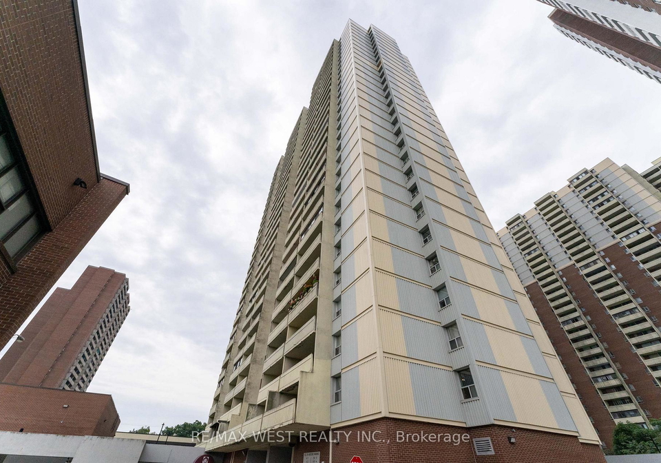 5-massey-square-east-york-ontario-e12527554