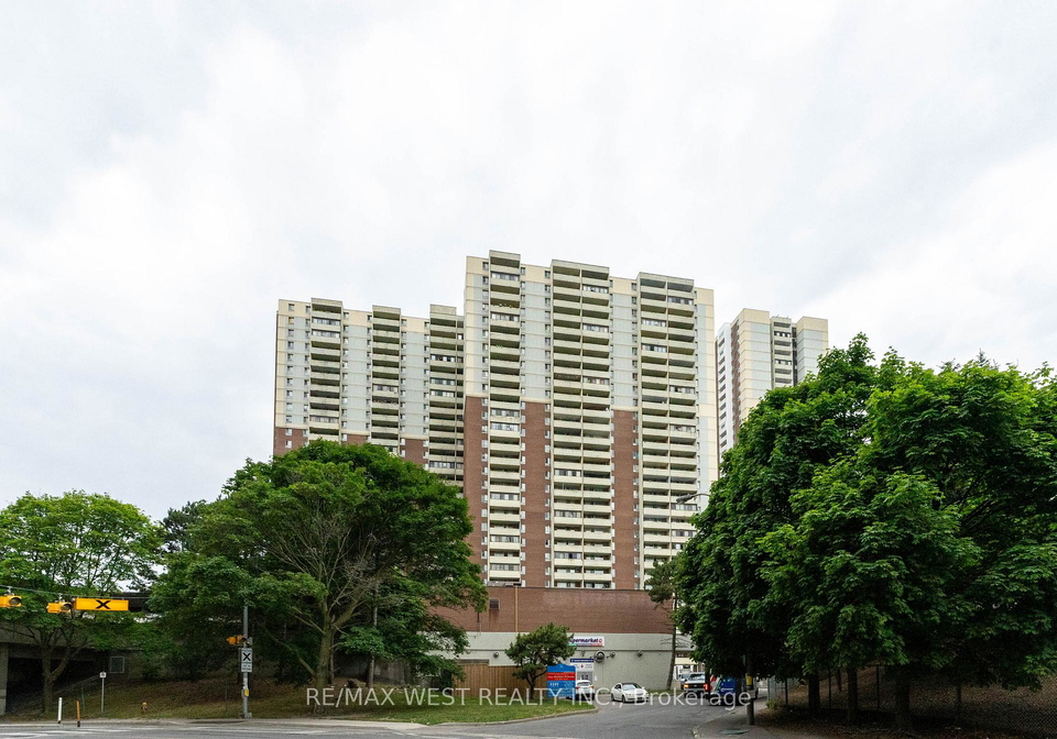 5-massey-square-east-york-ontario-e12527554