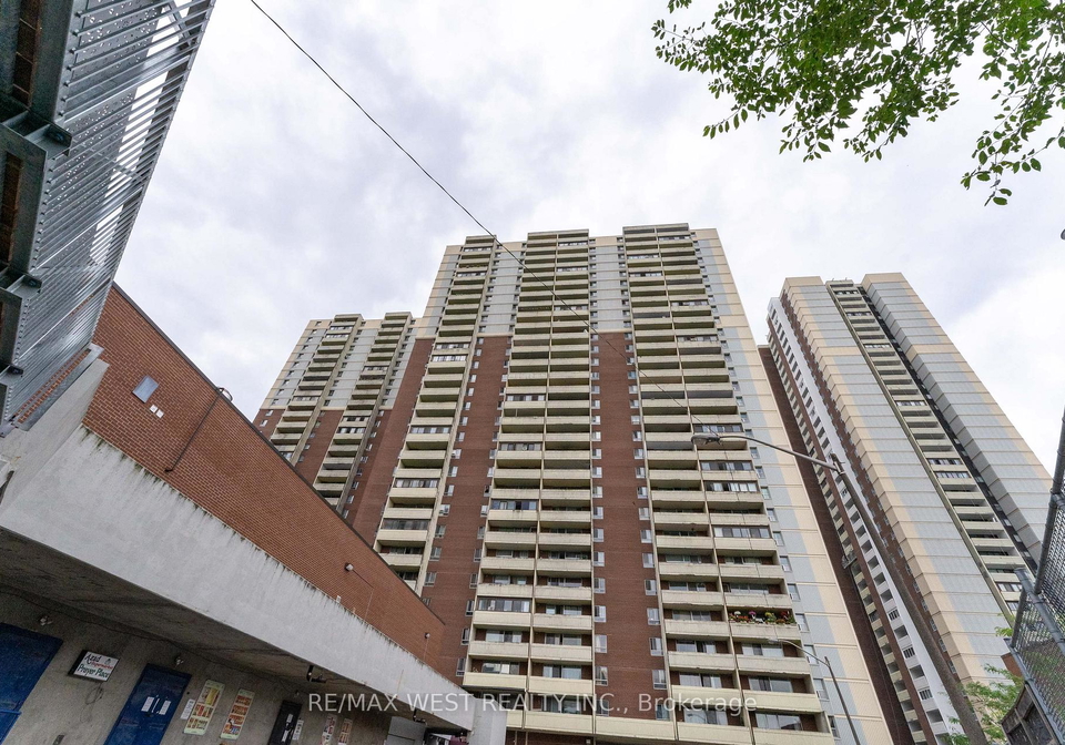 5-massey-square-east-york-ontario-e12527554
