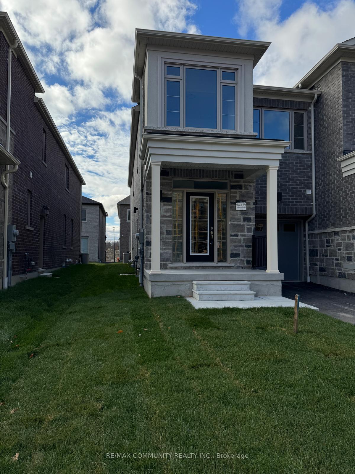 2978-gatestone-path-pickering-ontario-e12529516