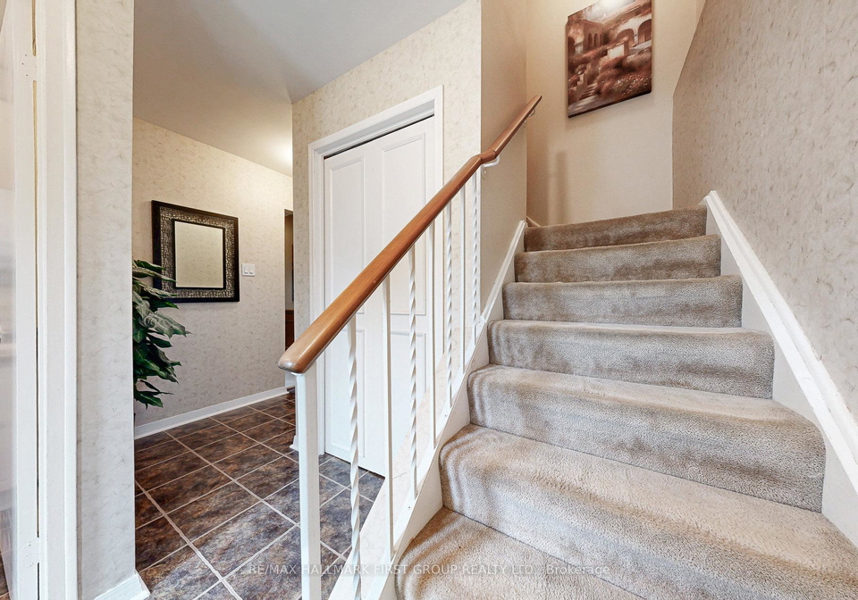 512-creekview-circle-pickering-ontario-e12529542