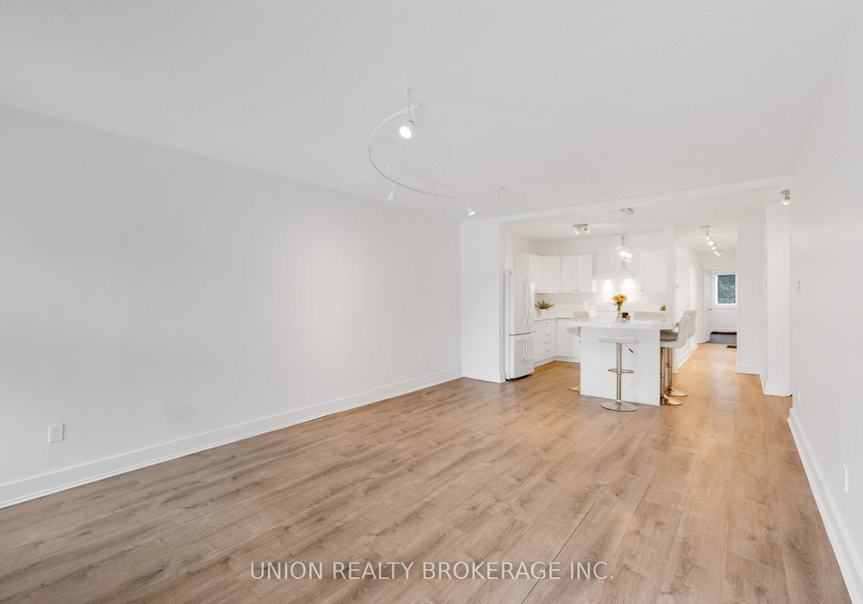 2495a-queen-street-e-toronto-ontario-e12537068