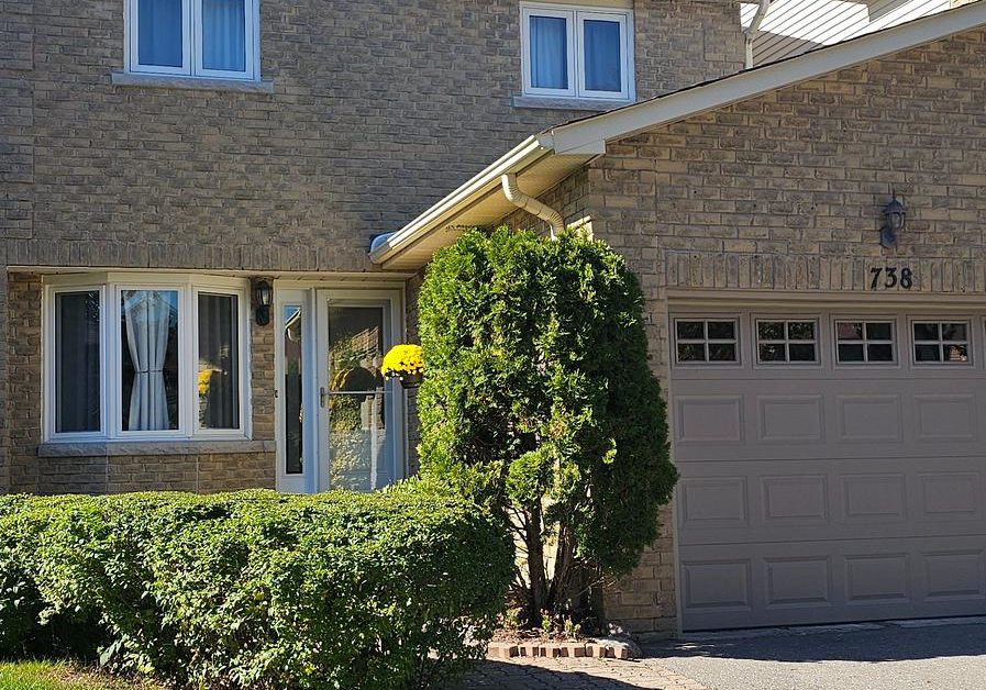 738-stonepath-circle-pickering-ontario-e12538846