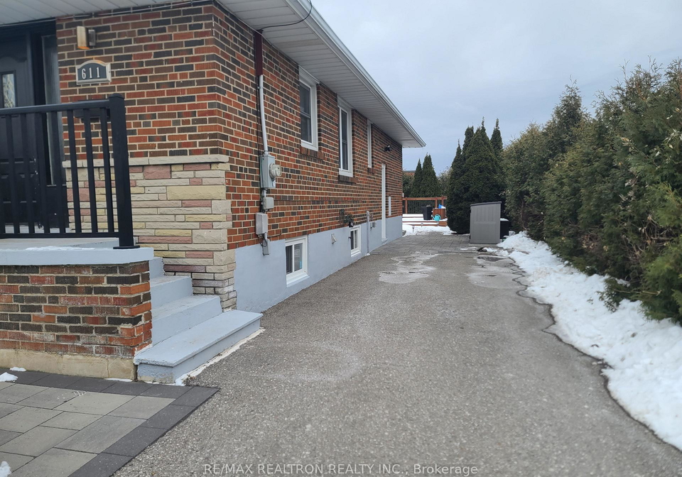 611-newman-crescent-whitby-ontario-e12541664