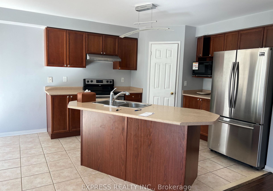 7-settlers-court-s-whitby-ontario-e12548424