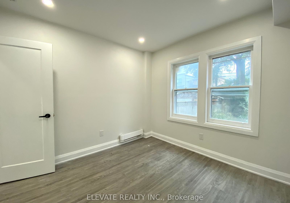 19-lesmount-avenue-east-york-ontario-e12548786