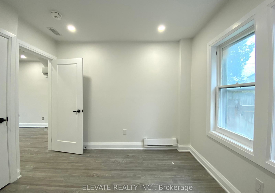 19-lesmount-avenue-east-york-ontario-e12548786