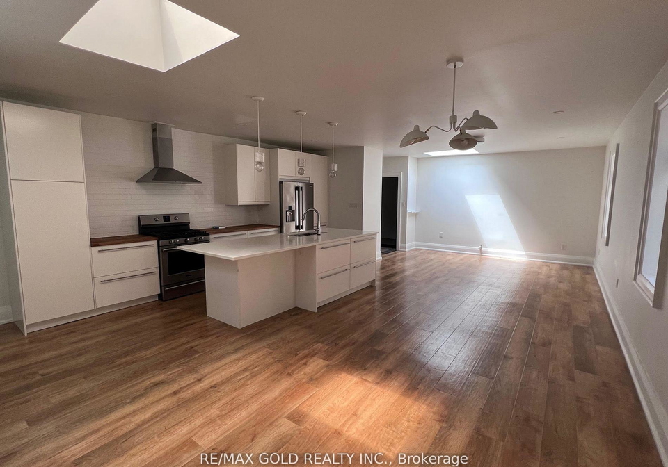 2215-danforth-avenue-toronto-ontario-e12548910